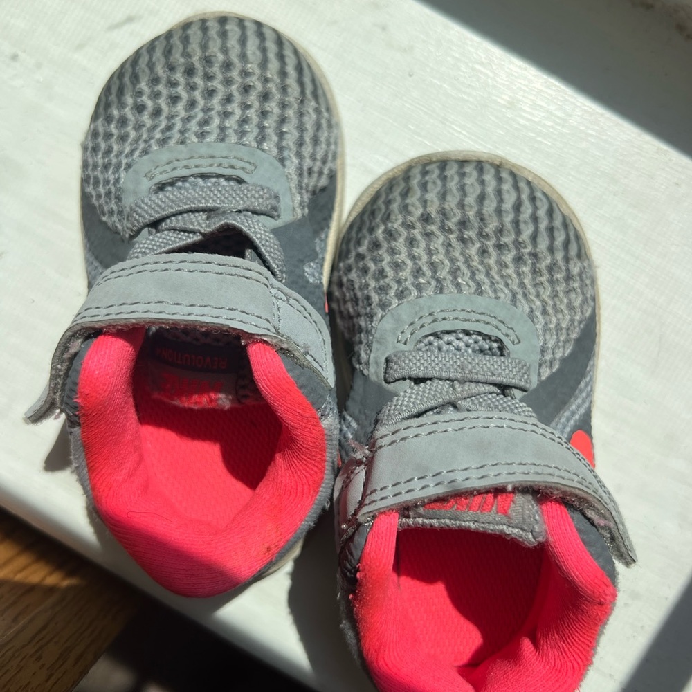Baby girl Nike Gray and Pink Velcro Sneakers with Chunky Silhouette